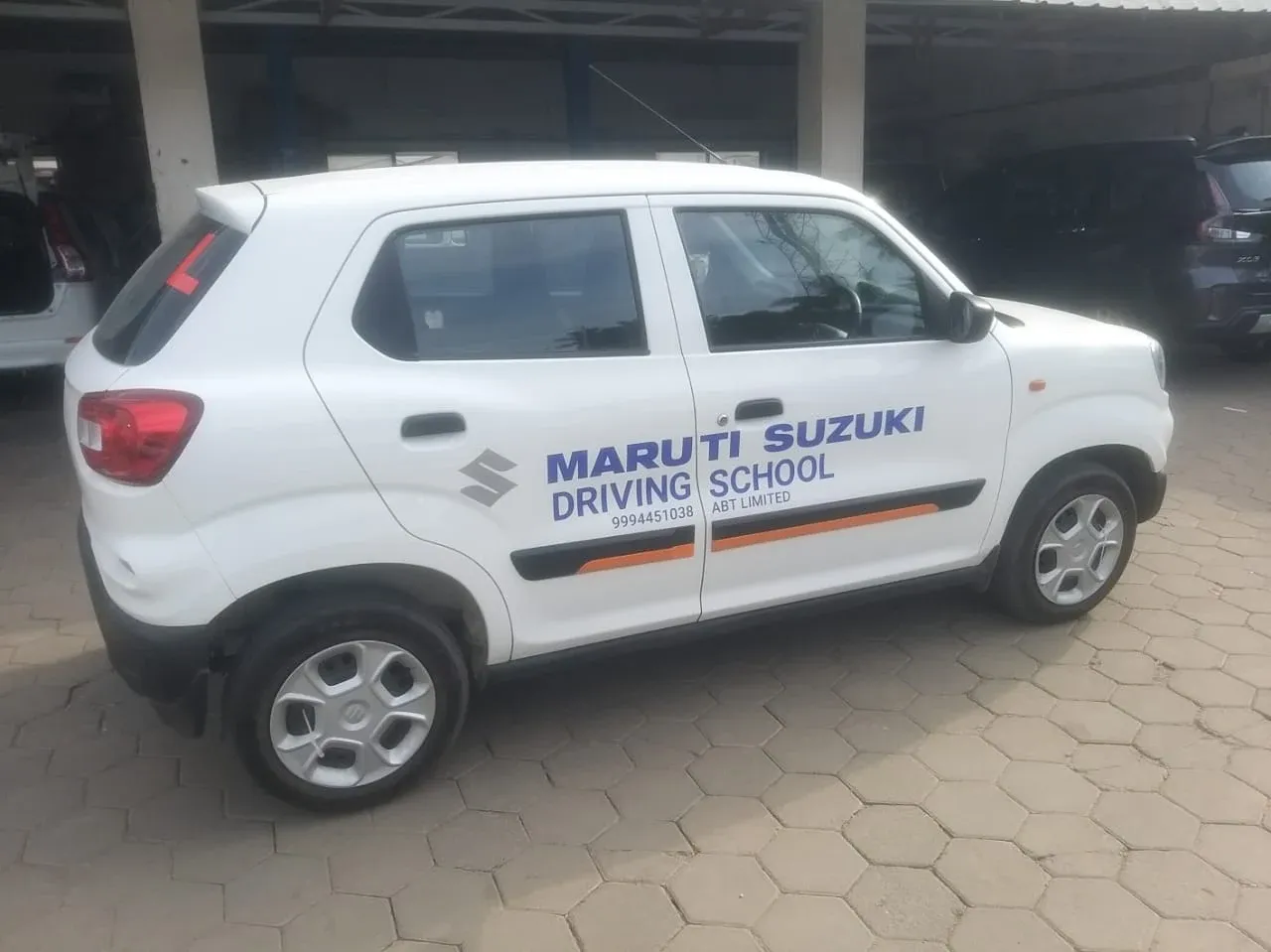 Image of: Abt Maruti Driving School In Ponmeni