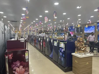 Image of: Girias In Ponmeni