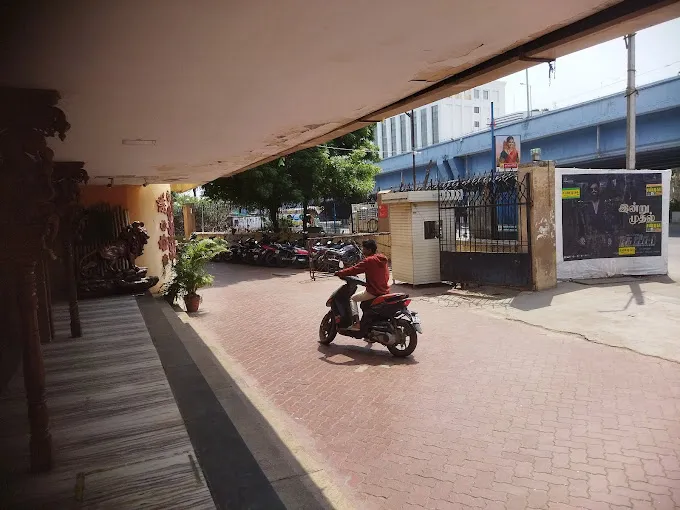 Image of: Shanmuga Cine Complex in Kalavasal 4