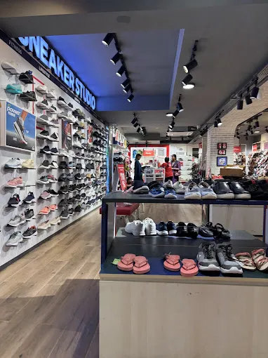 Image of: Bata Showroom In Kk Nagar