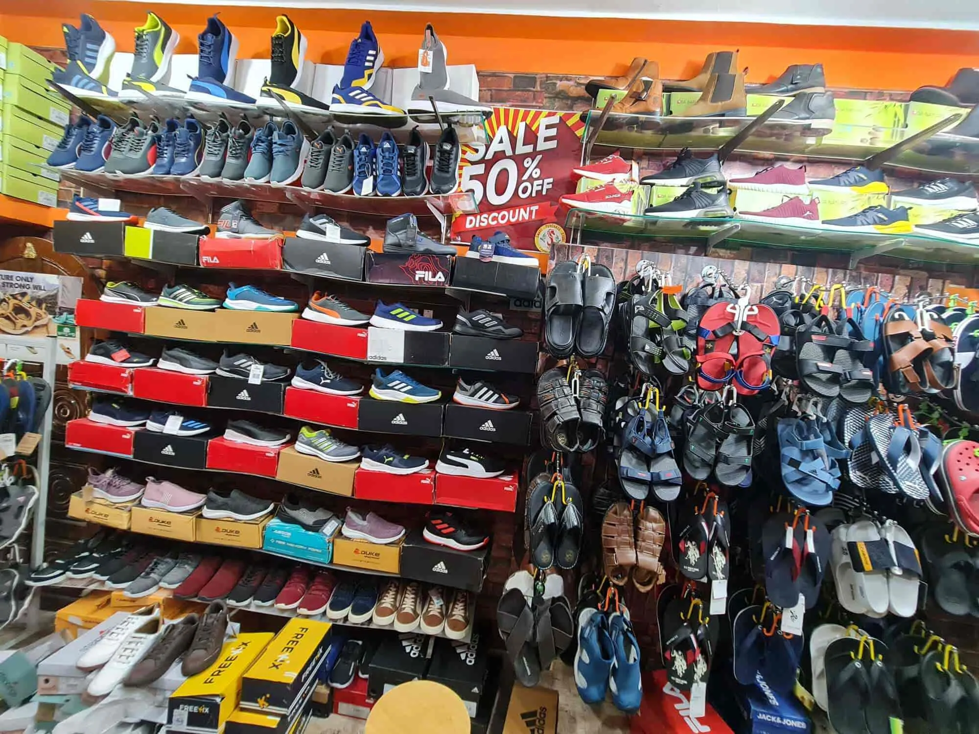 Image of: Dashwin Shoe Mart In Madurai