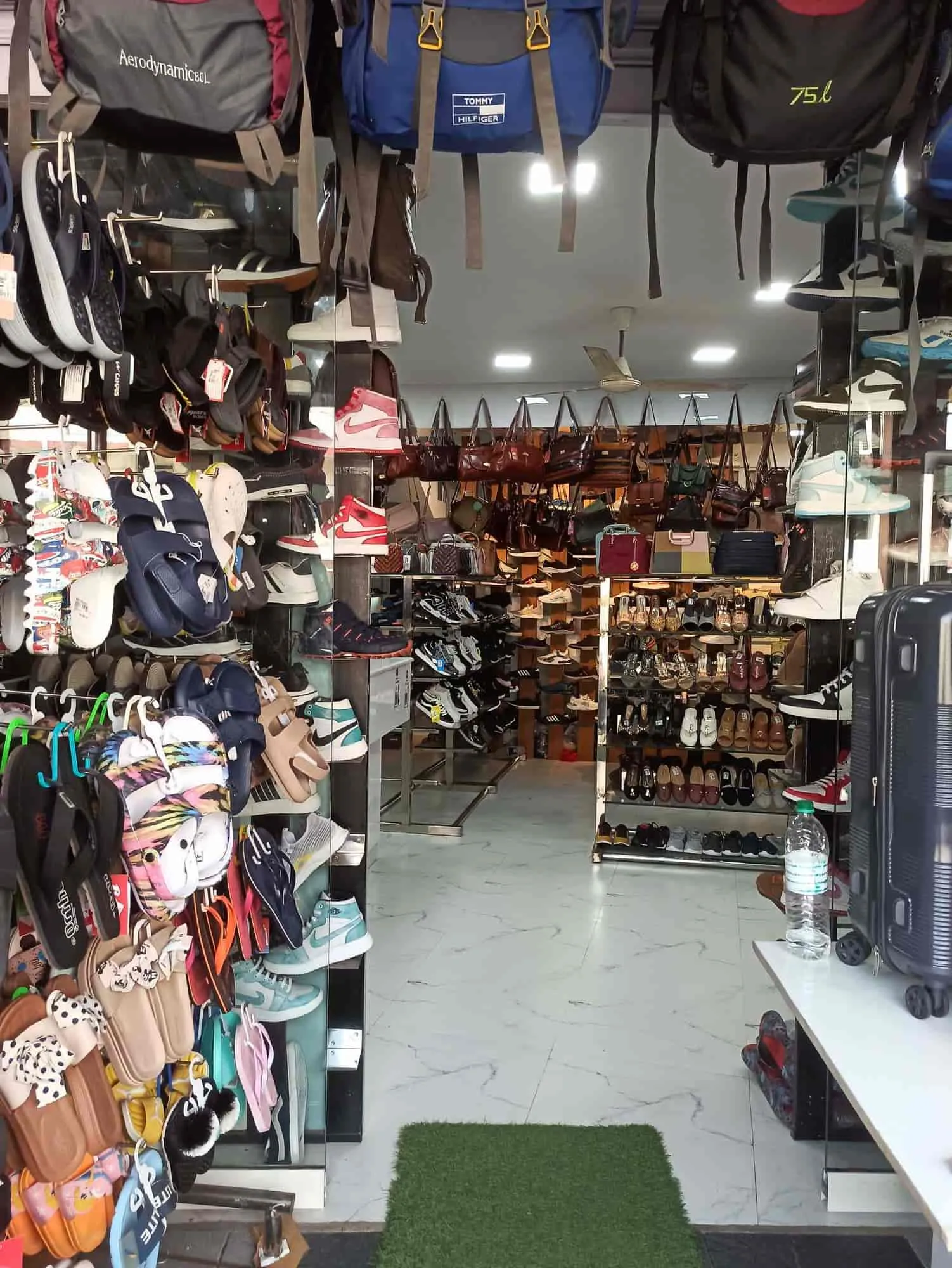 Image of: Regal Shoe Centre In Madurai