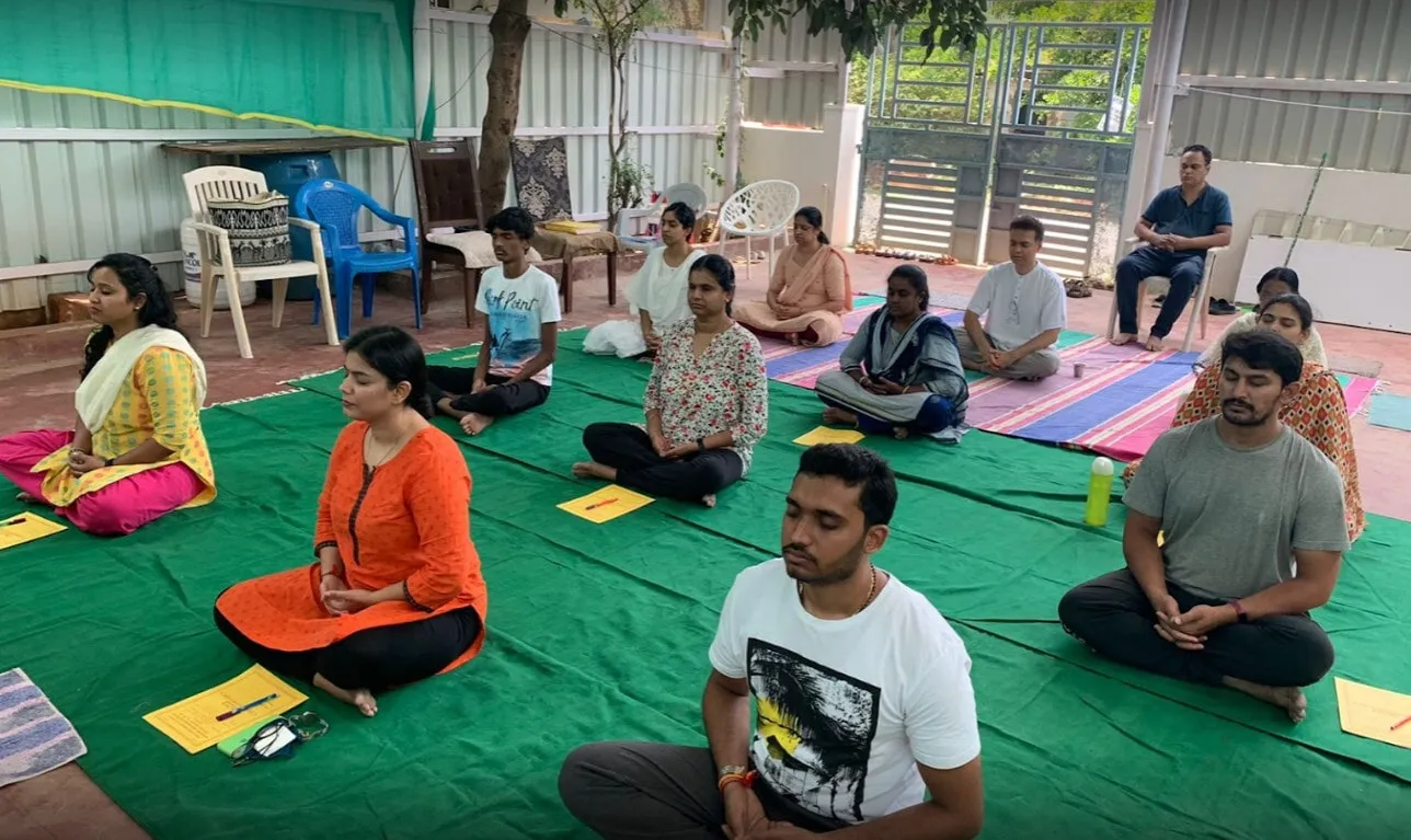 Image of: Sky Yoga in Mahal
