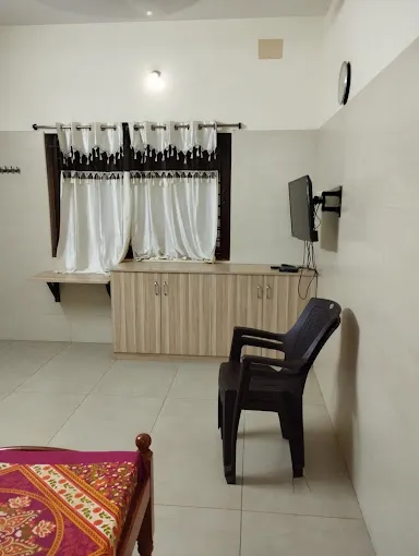 Image of: Sivanandha Varma Vaidhiya Salai in Ponmeni