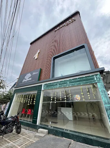 Image of: Hotel Green Parrot in Ellis Nagar 2