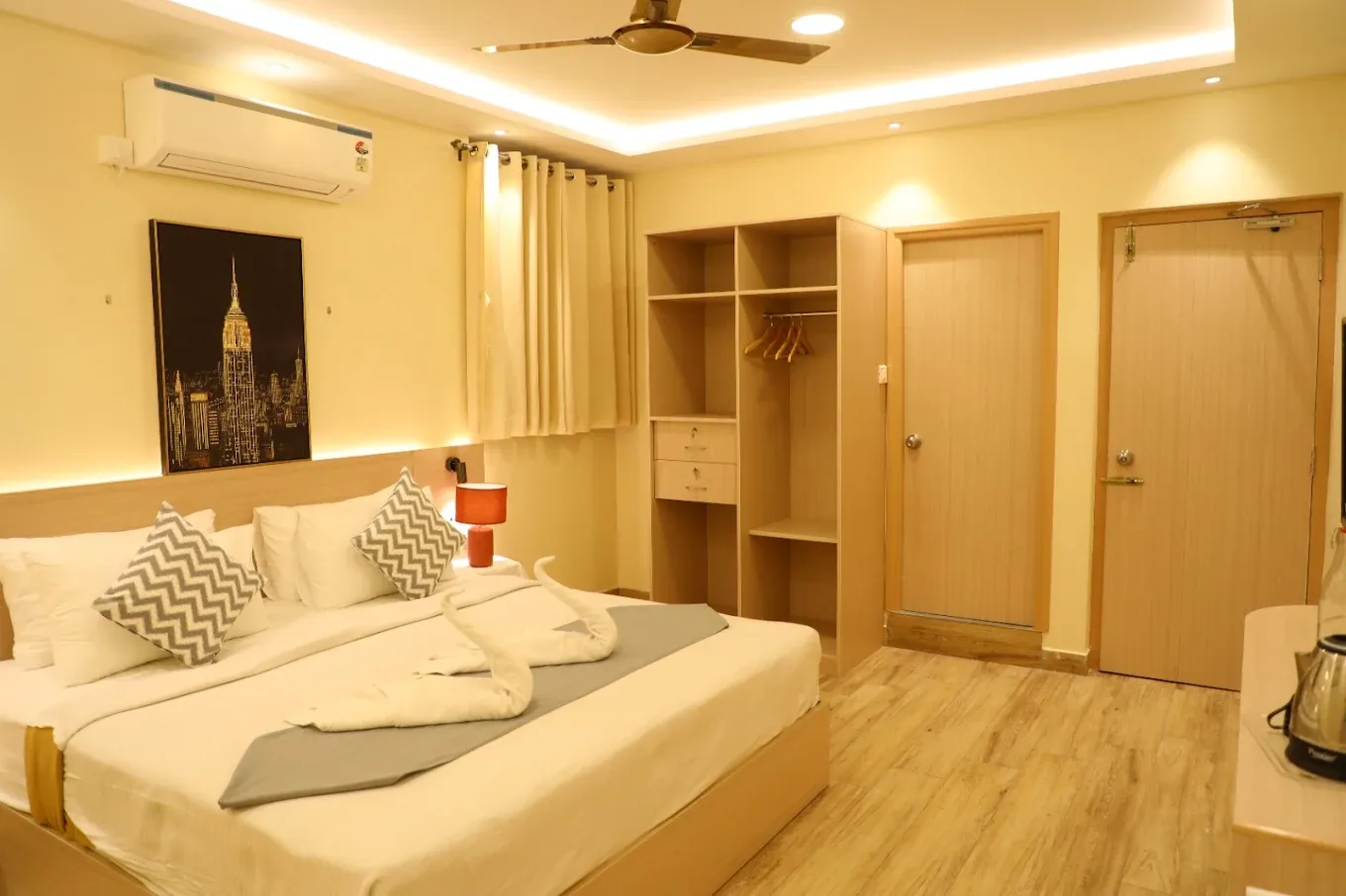 Image of: Hotel Green Parrot in Ellis Nagar 7