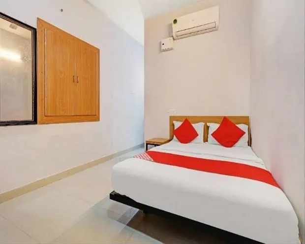Image of: Hotel I Stayz in Karuppayurani 4