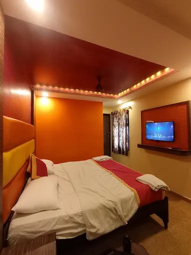 Image of: Hotel Rajesvari in Shenoy Nagar 3