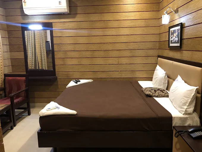 Image of: Hotel Sri Arulmuthu Residency in Arasaradi 4