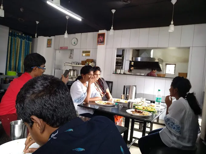 Image of: Oyo Flgship White Castle Residency in Madurai 7