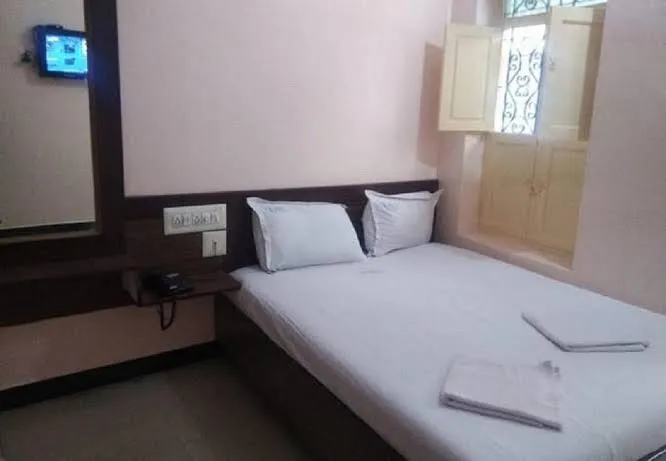 Image of: Oyo Hotel Akil Towers in Madurai 5