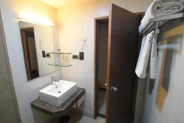 Image of: Oyo Moskva Hotel in Simmakkal 4