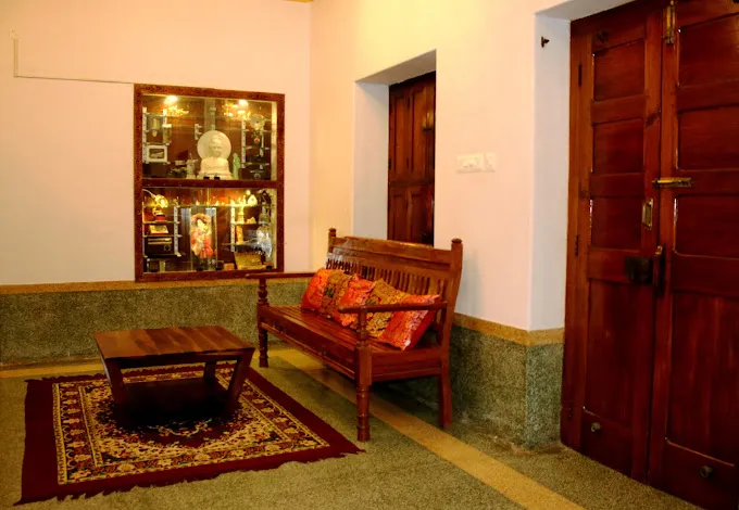 Image of: Royal Stay Vintage in Shenoy Nagar