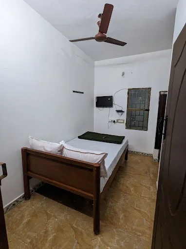 Image of: Vrv Residency Budget Stay in Mattuthavani 3