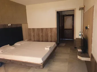 Image of: Hotel Aryaas Food And Accommodation in Mattuthavani