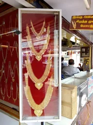 Image of: Ayisha Gold Covering In Periyar