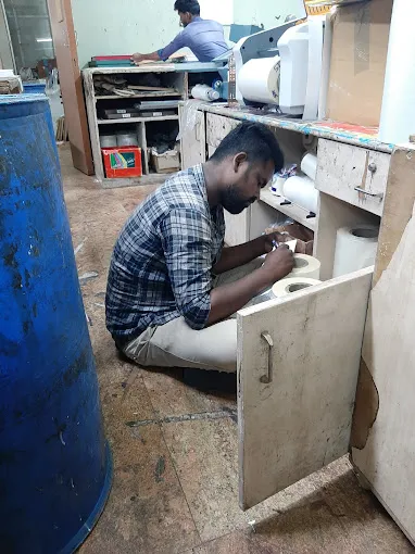 Image of: Glo Colour Labs In Periyar 2