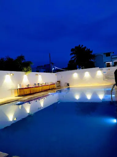 Image of: Aqua Poolside Cafe And Restaurant in Kochadai