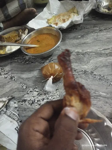 Image of: Bismi Hotel in Munichalai