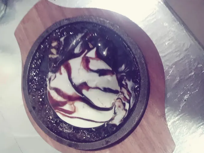 Image of: Crispy Crust in Iyer Bungalow