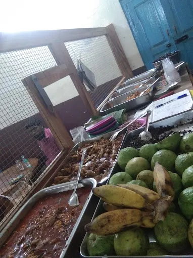 Image of: Jolly Owins in Periyar 3