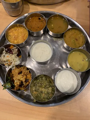 Image of: Kadampas in Kamarajar Salai