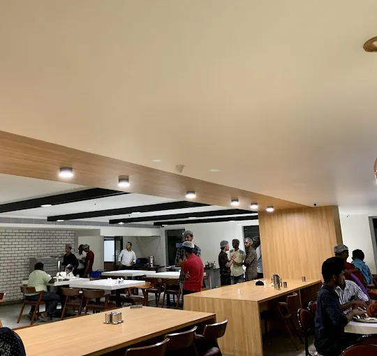 Image of: Kadampas in Kamarajar Salai
