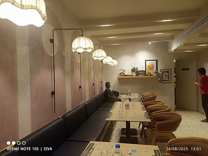 Image of: Kailash Parbat Pure Veg Restaurant in Shenoy Nagar