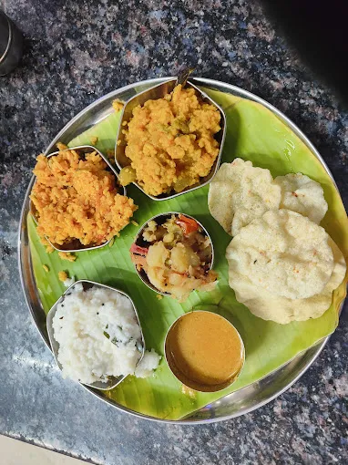 Image of: Karthik Bhavan in Arappalayam 5