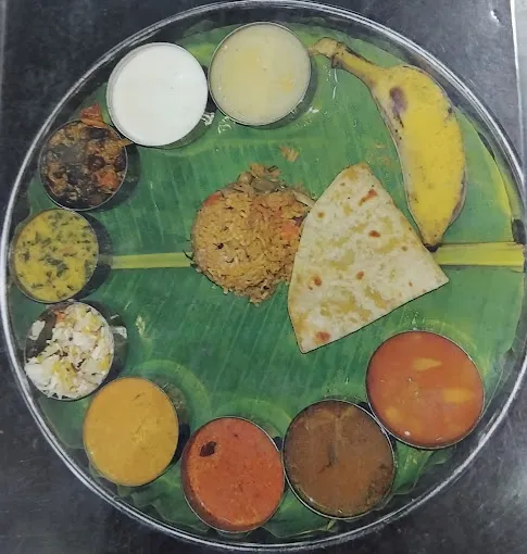 Image of: Meenakshi Bhavan Pure Vegetarian Restaurant in Madurai 3