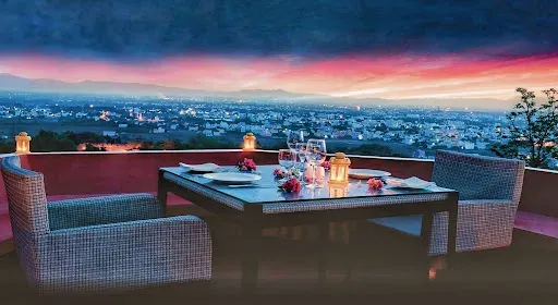 Image of: Moon Deck Restaurant in Pasumalai