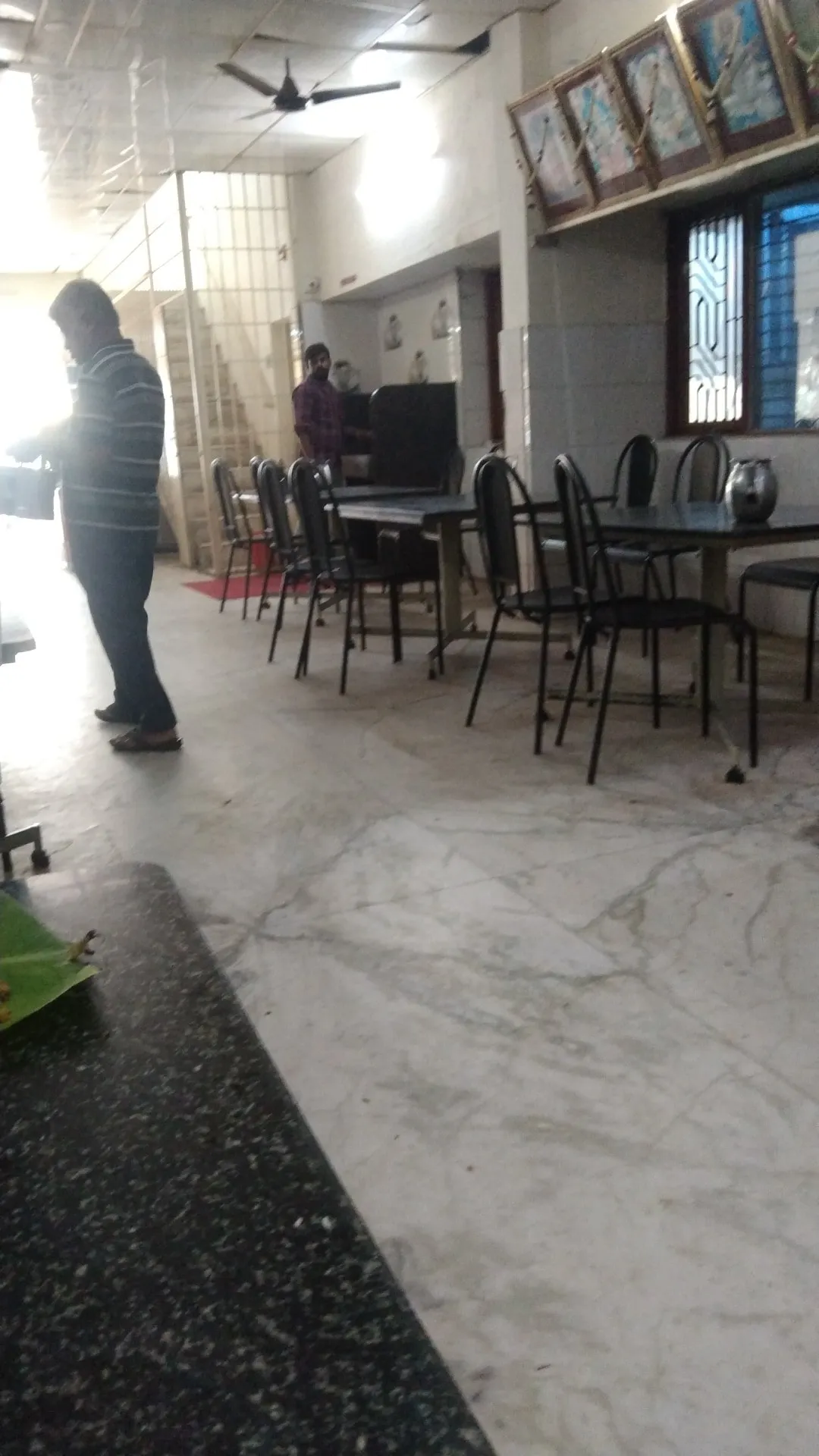 Image of: Pm Lodge And Vetrivel Restaurant in Thiruparankundram