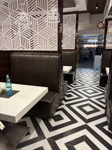 Image of: Shanmuga Multi Cuisine Restaurant in Kamarajar Salai