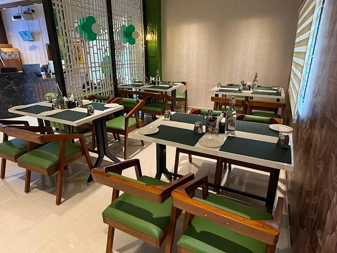 Image of: Vivyns Kitchen in Koodal Nagar