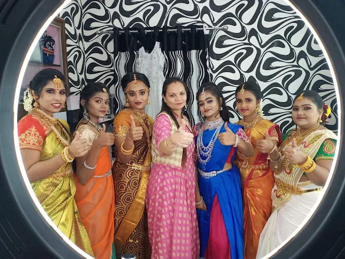 Image of: Alamu Beauty Parlour in Madurai