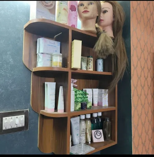 Image of: Alora Beauty Salon And Lounge in Karuppayurani