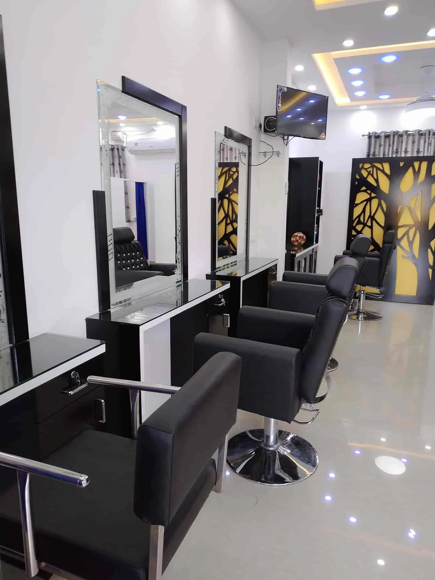 Image of: Ash Beauty Parlour in Avaniyapuram