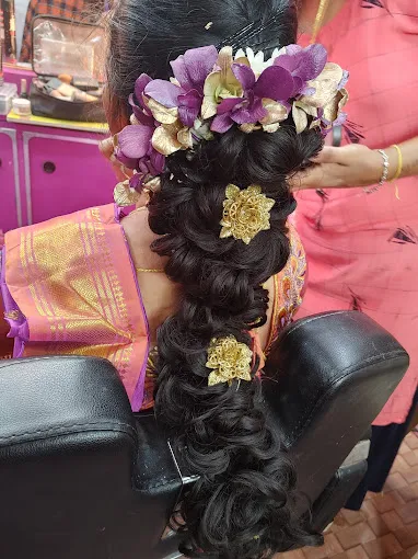Image of: Ayush Beauty Parlour And Training Institute in Mahal