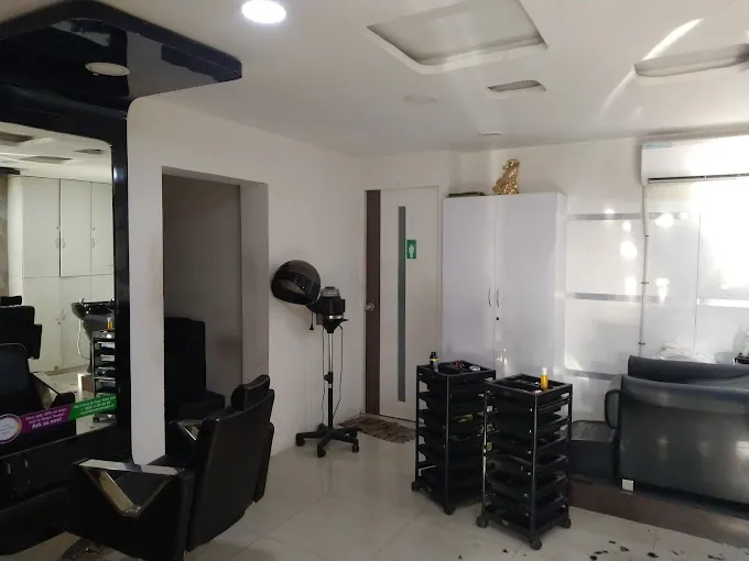 Image of: B16 Matrix Signature Salon in Madurai 3