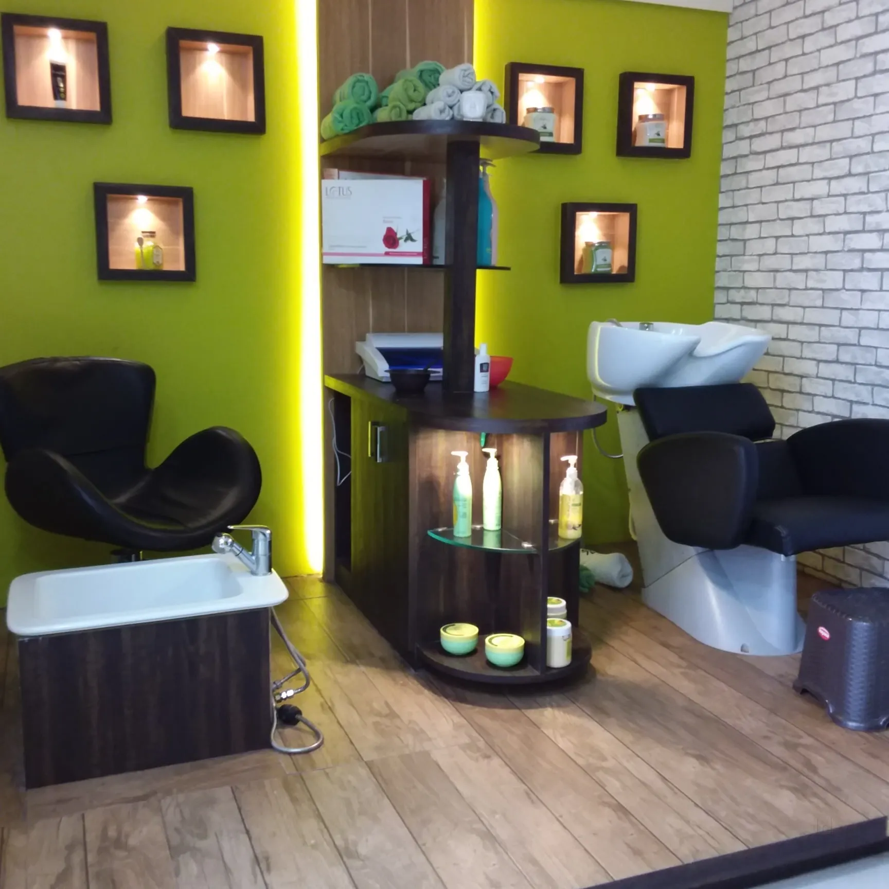 Image of: Ebinesar Saloon in Madurai