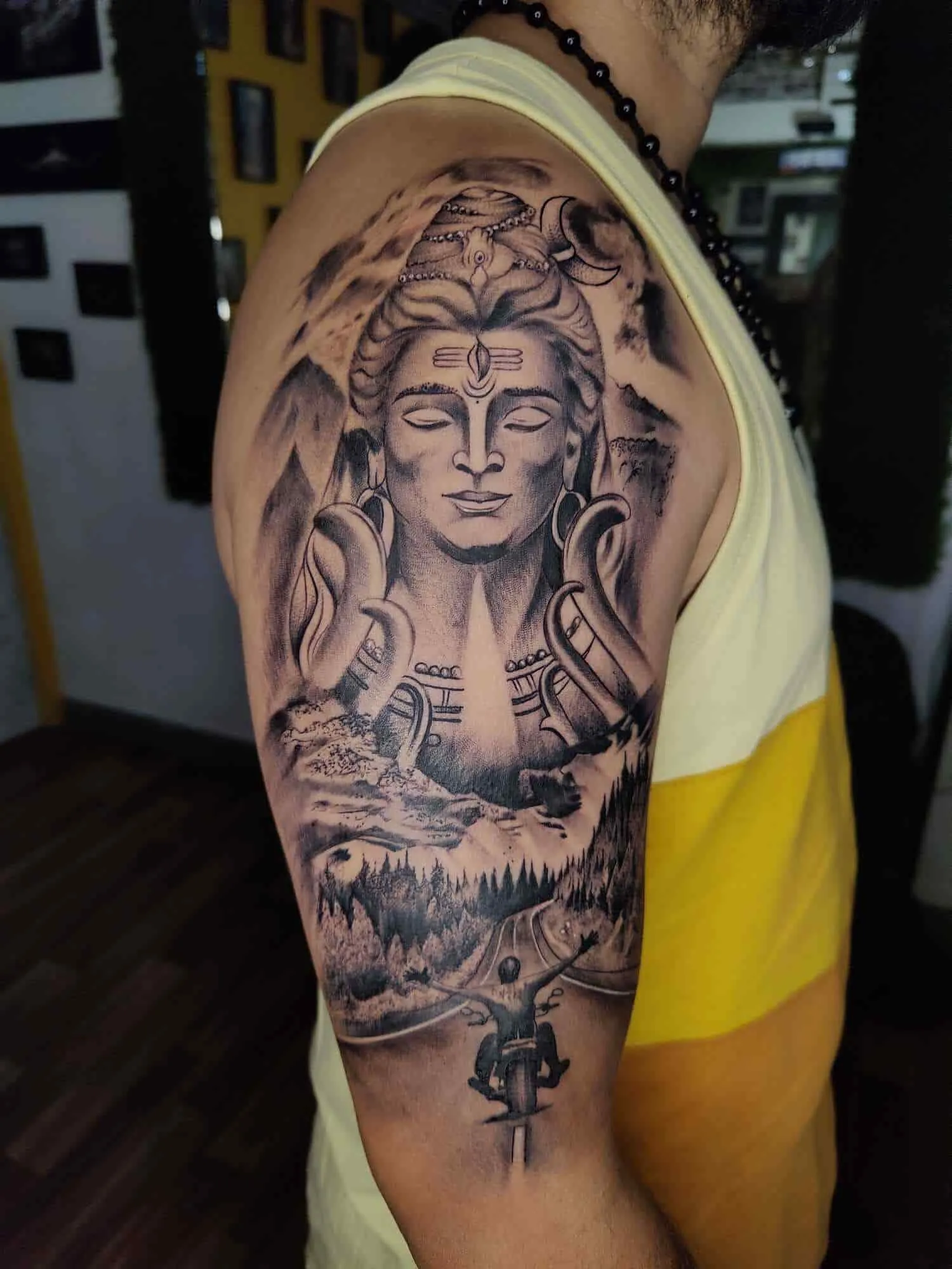 Image of: 18 Plus Tattoos in Thathaneri
