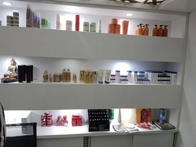 Image of: Essensuals By Toniandguy in Madurai 3