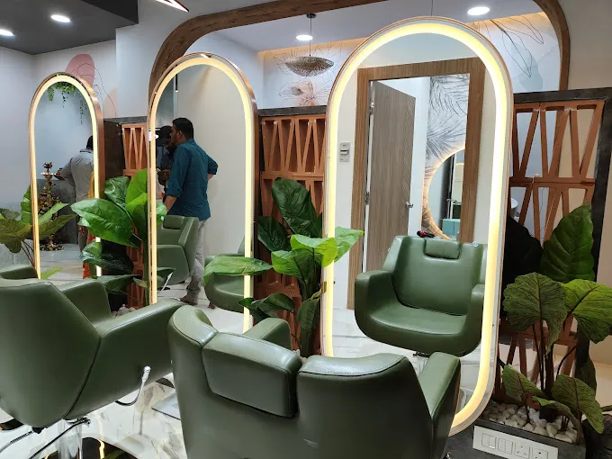 Image of: Essensuals Hairdressing By Toniandguy in Mahal