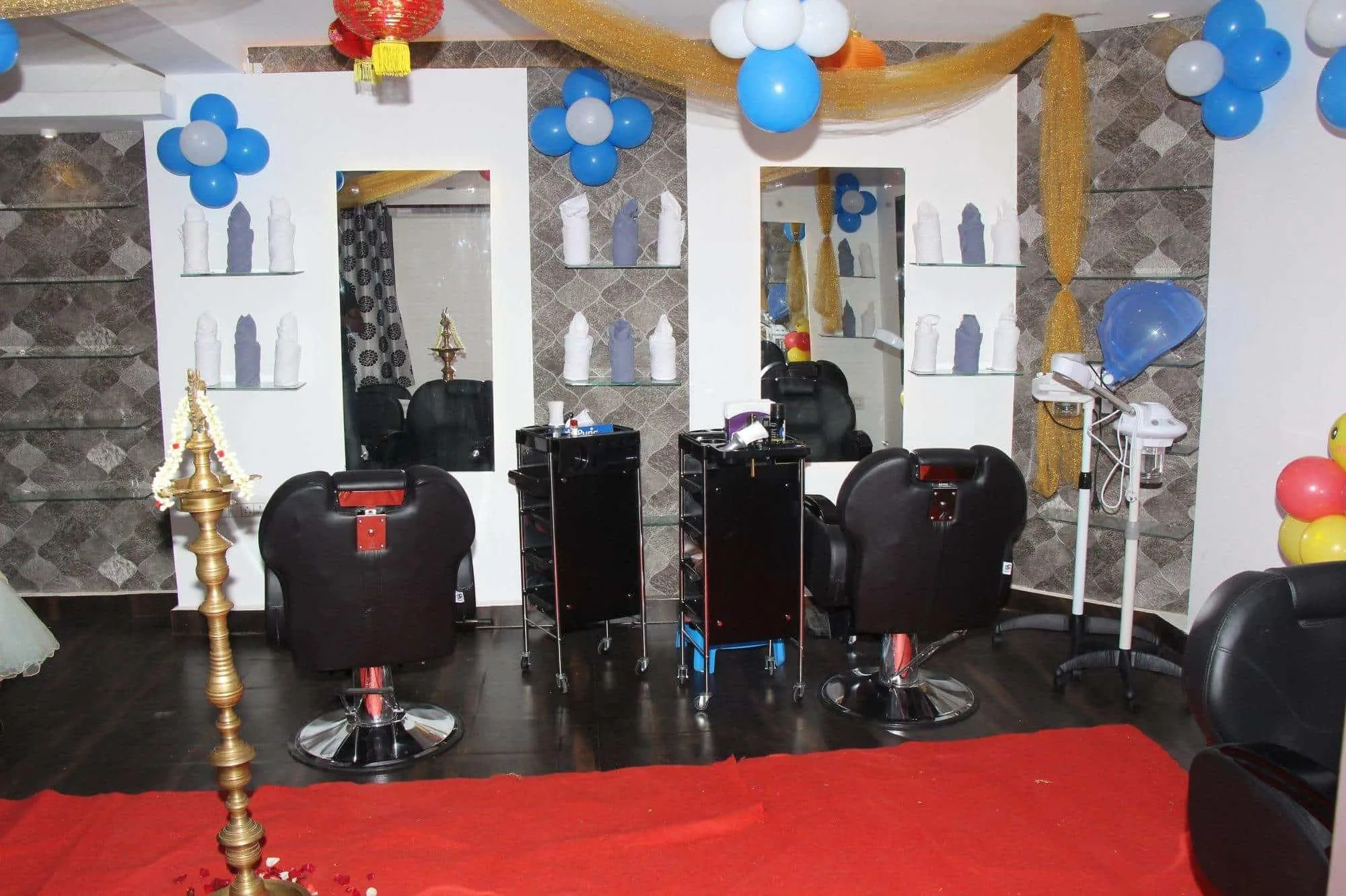 Image of: Heads Up Hair Salon in Anna Nagar
