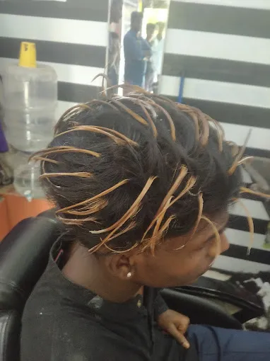 Image of: Hilook Salon in Periyar 2