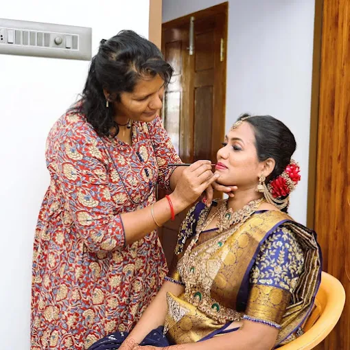 Image of: Lathas Beauty Parlor in S S Colony 2