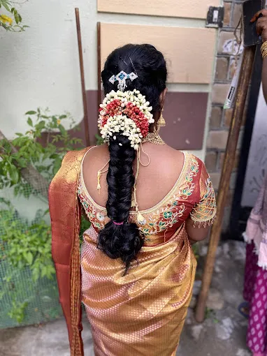 Image of: Lathas Beauty Parlor in S S Colony 3