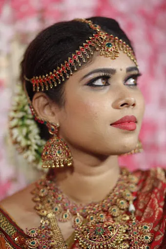 Image of: Milir Beauty Lounge in Kamarajar Salai