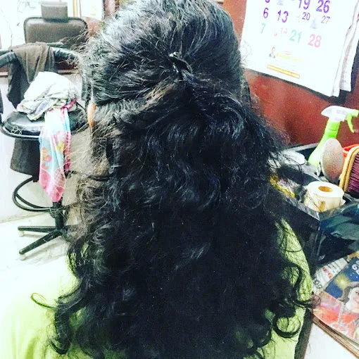 Image of: Monika Beauty Parlour in South Gate 7