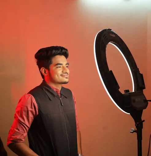 Image of: Outlines Salon in Kamarajar Salai
